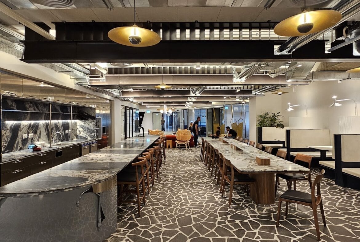 מטבח מפואר עם פינות ישיבה