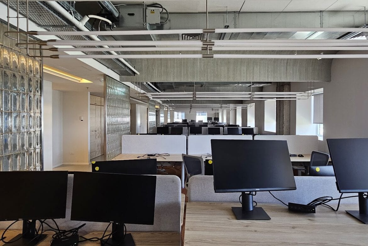 אופן ספייס עם עמדות עבודה