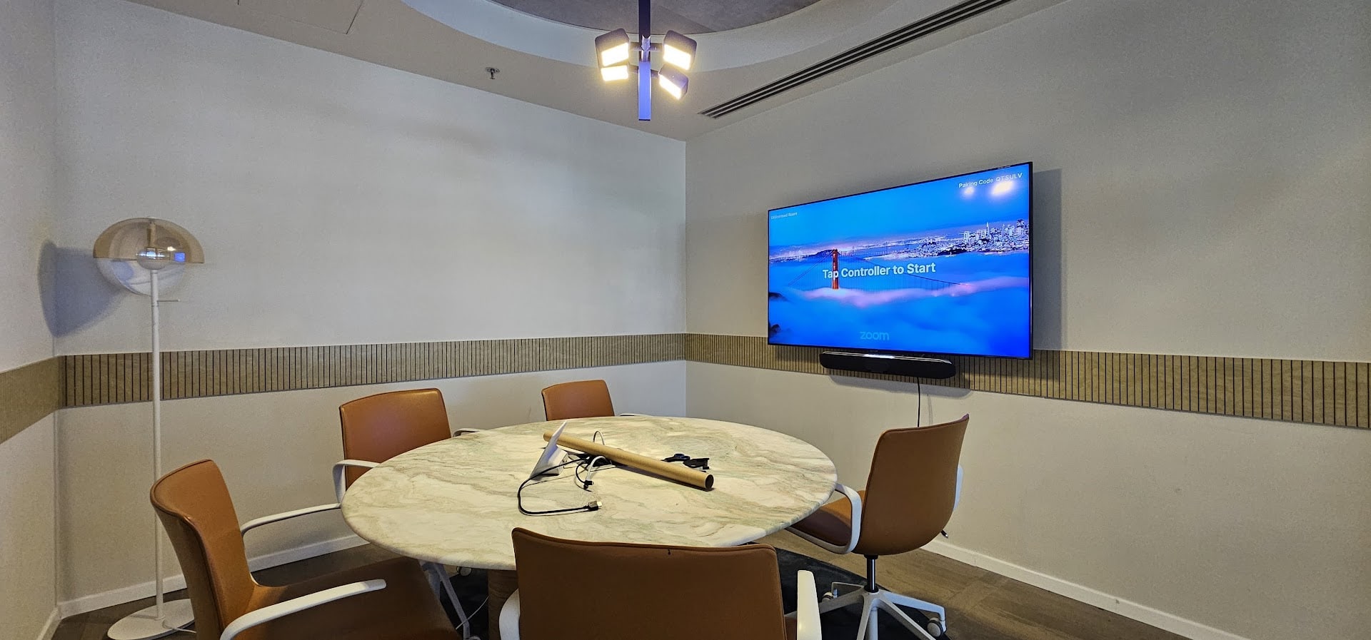 חדר ישיבות קטן