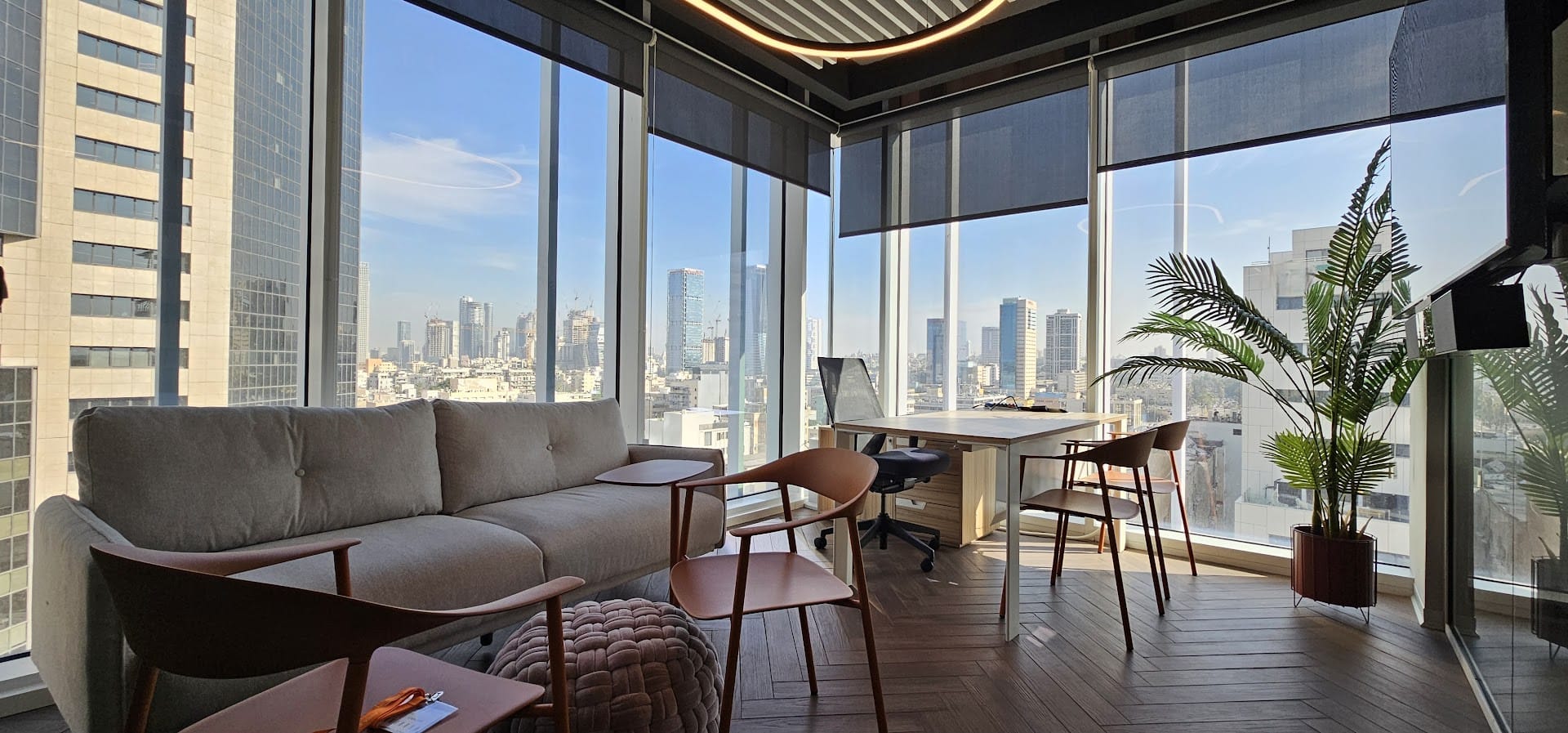 חדר עבודה גדול/ משרד פרטי