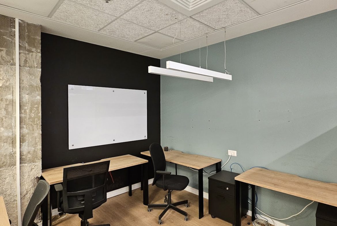 חדר עבודה/ חדר צוות קטן