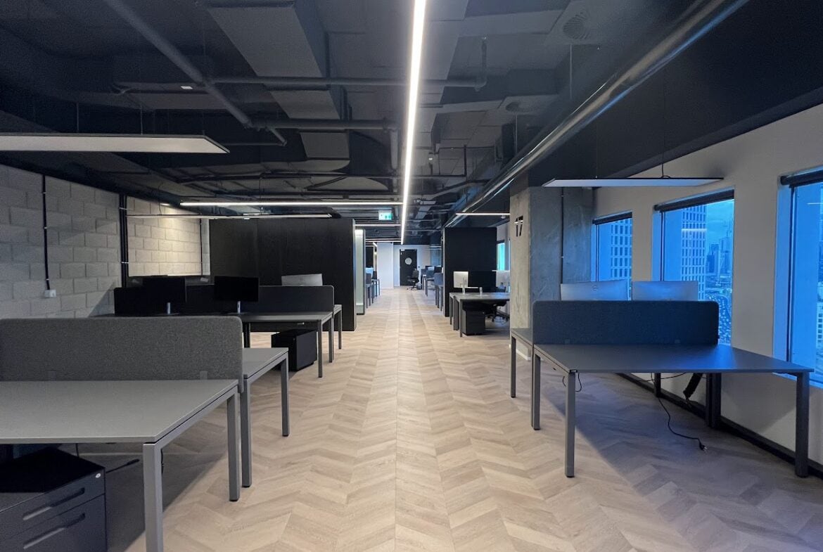 אופן ספייס עם עמדות עבודה