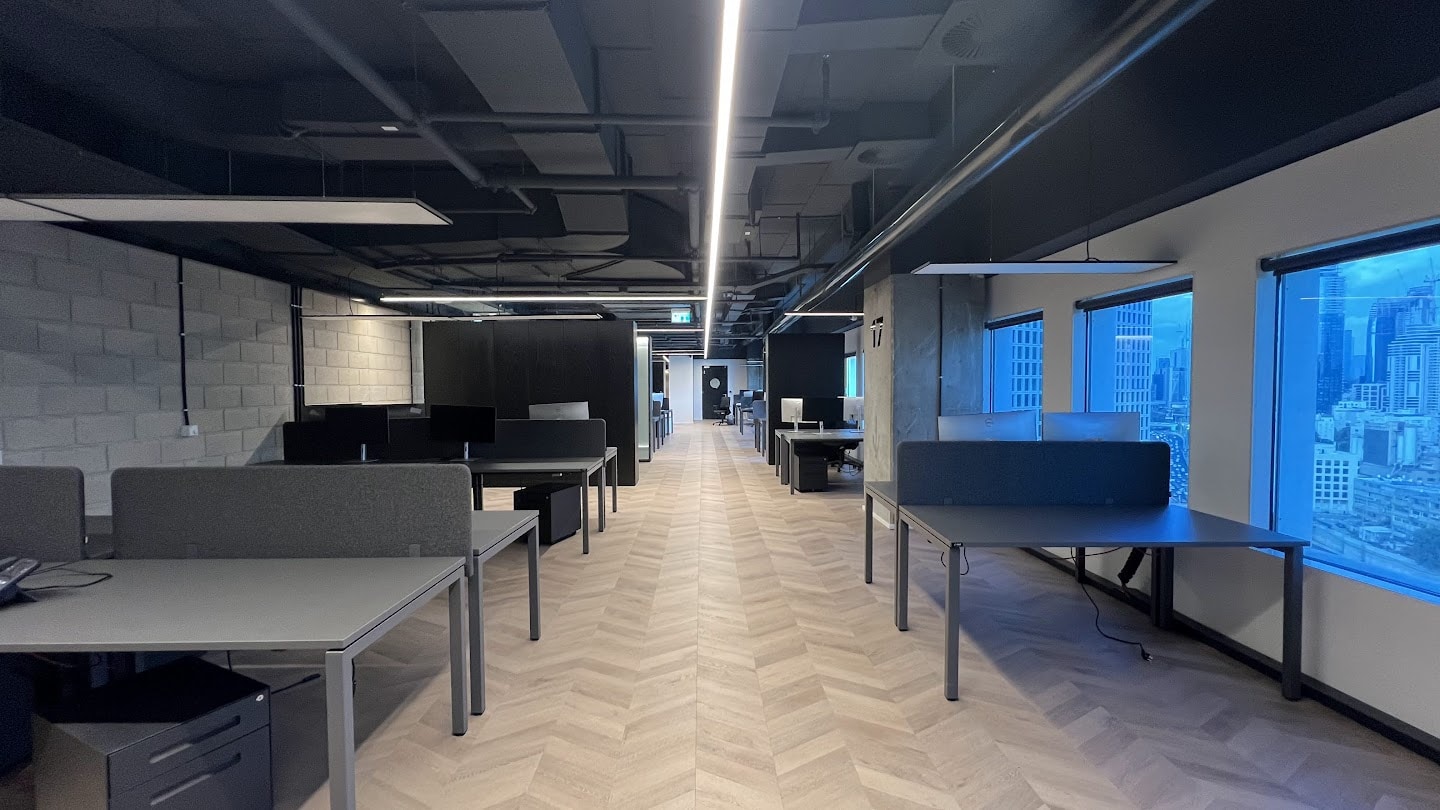 אופן ספייס עם עמדות עבודה