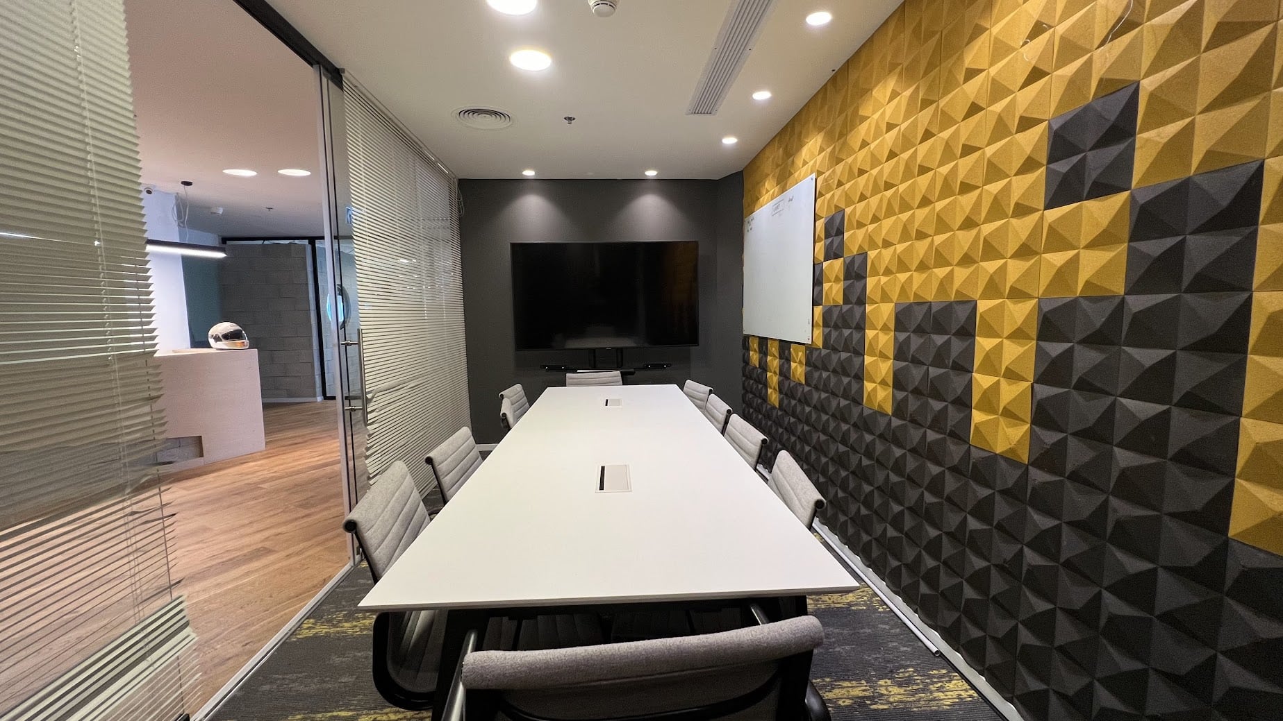 חדר ישיבות גדול נוסף