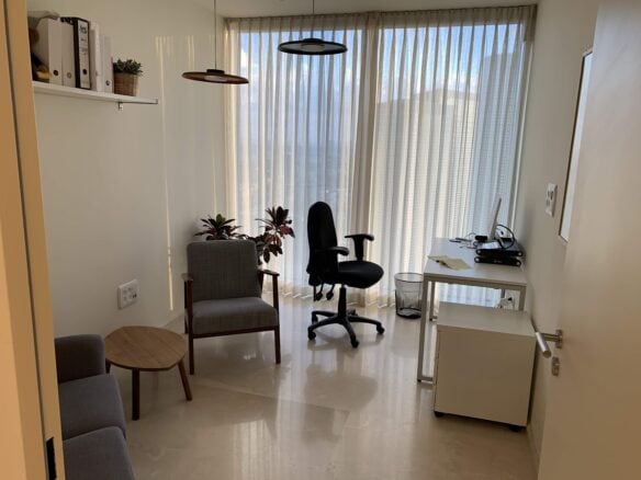 חדר מנהל/ חדר עבודה גדול