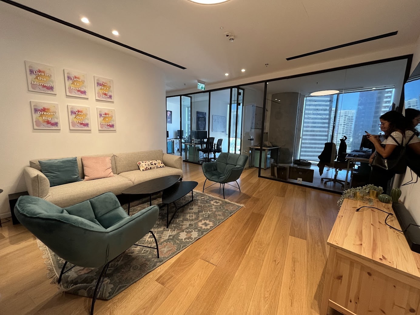 מבט כללי- עוד לאונג' וחלוקה לחדרים