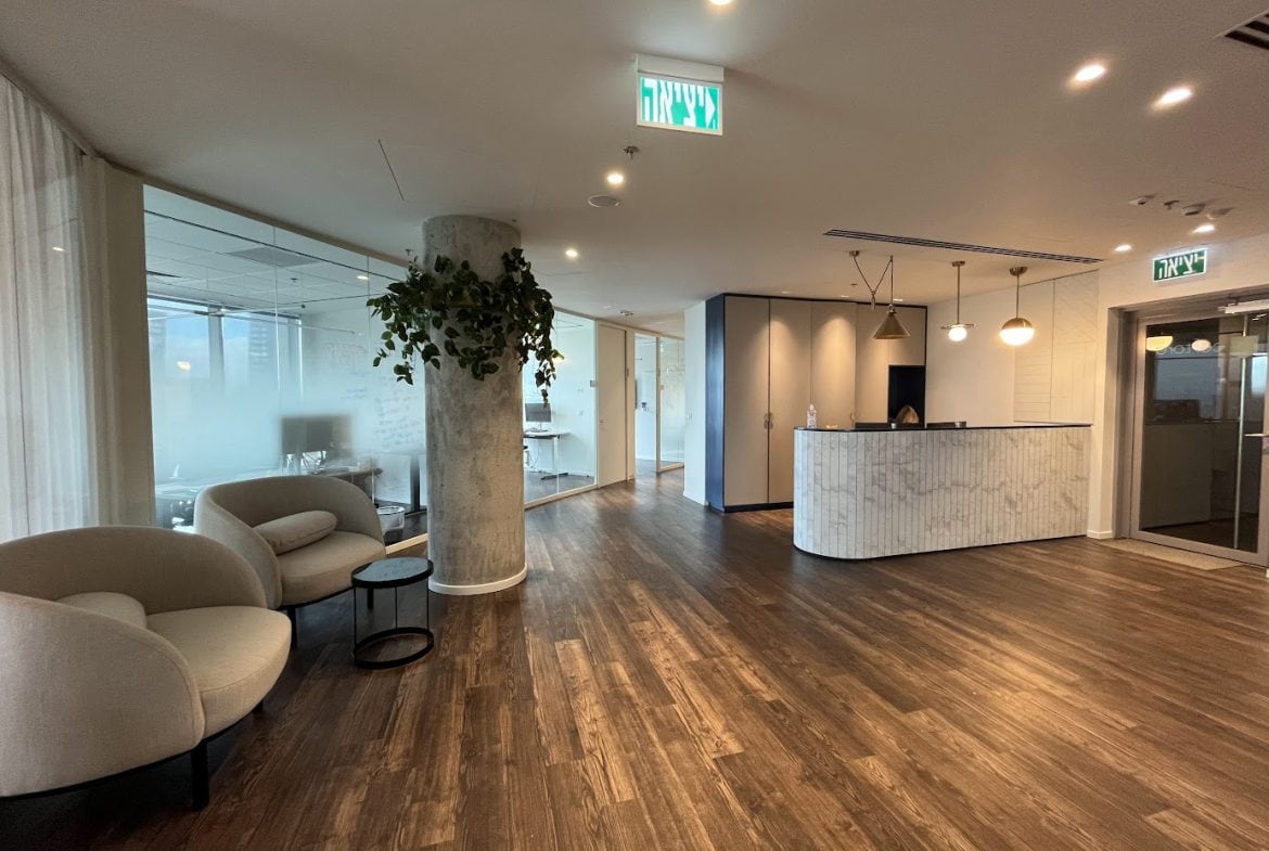 עמדת קבלה בכניסה למשרד