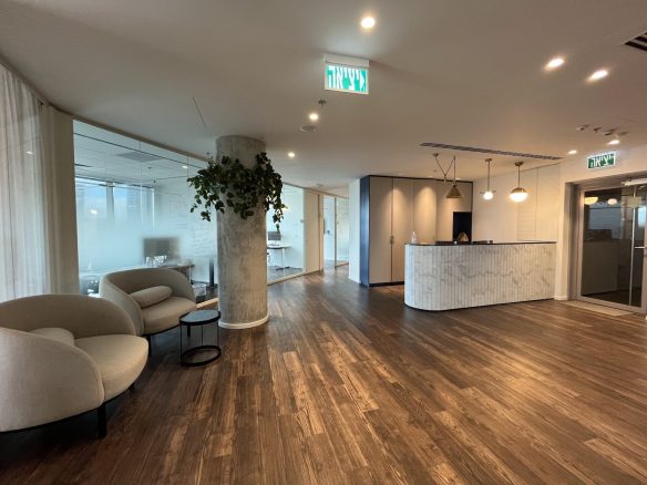 עמדת קבלה בכניסה למשרד