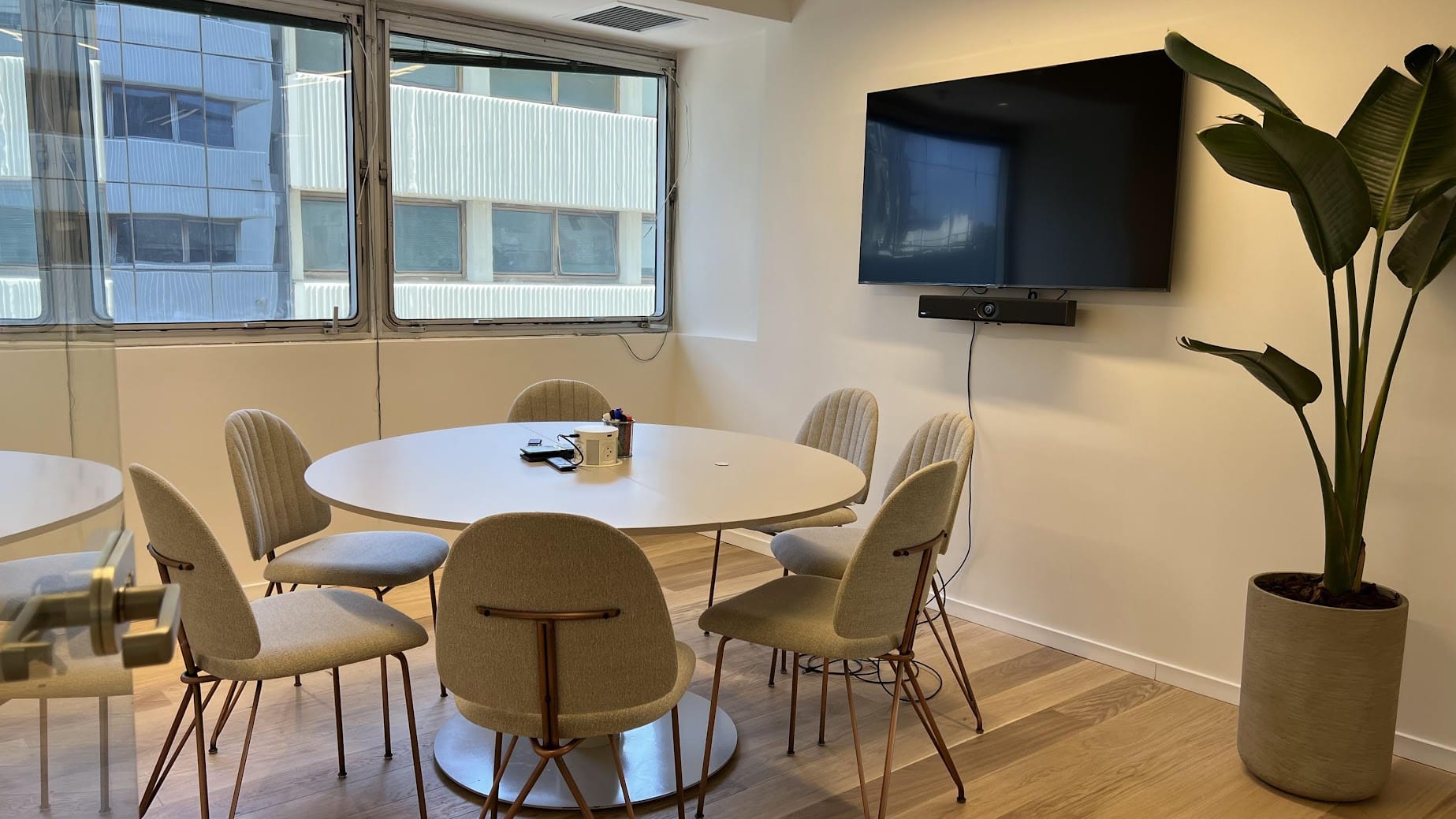 חדר ישיבות קטן