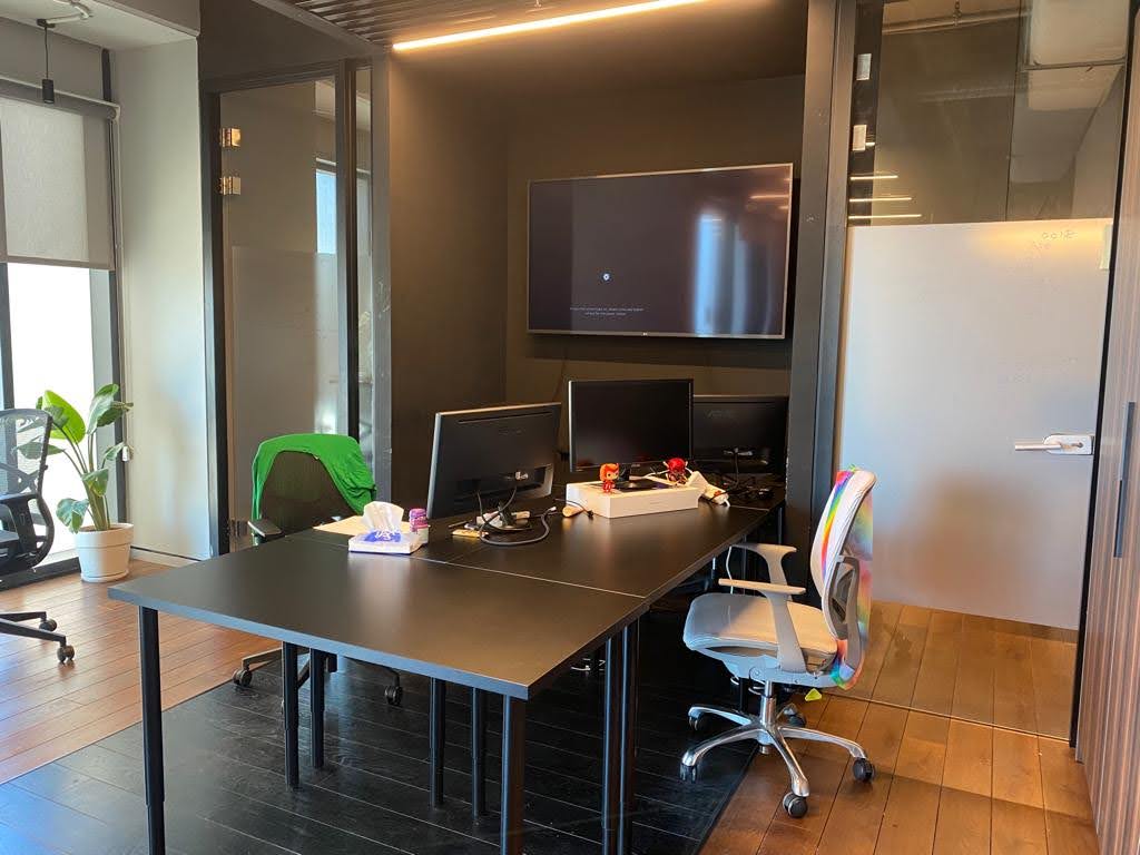 חדר עבוד/ חדר ישיבות במשרד