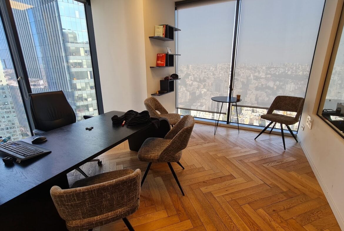 אחד מחדרי עבודה