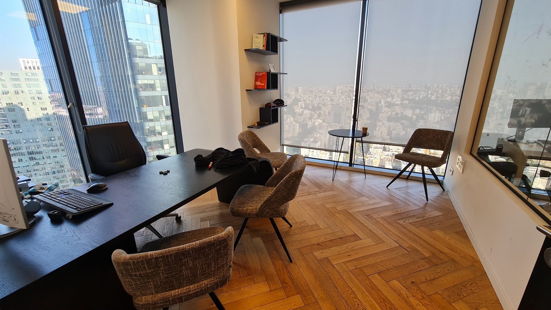 אחד מחדרי עבודה