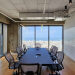 חדר ישיבות גדול