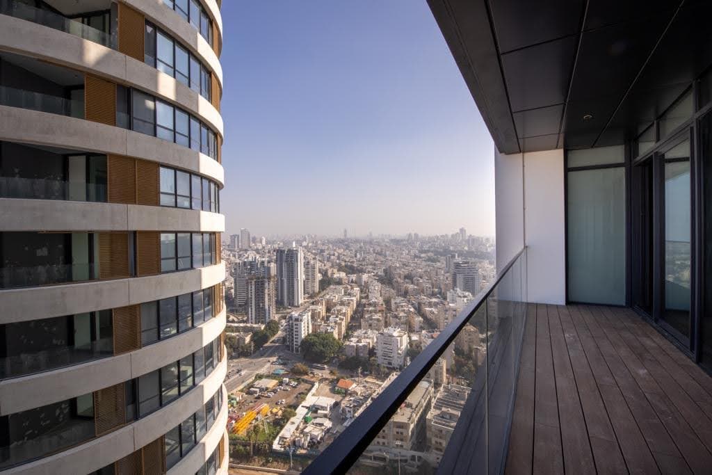 קומה גבוהה- מרפסת פרטית