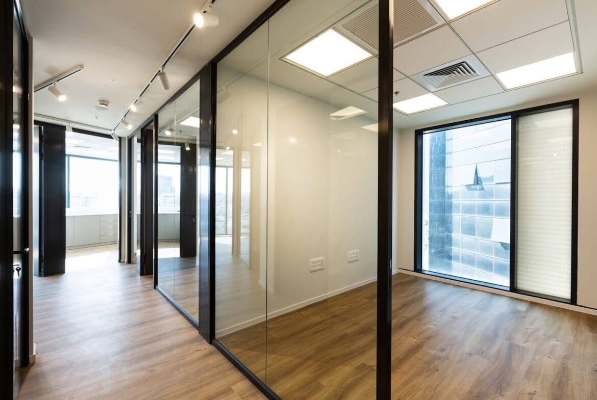 חלוקה לחדרים- מחיצות זכוכית