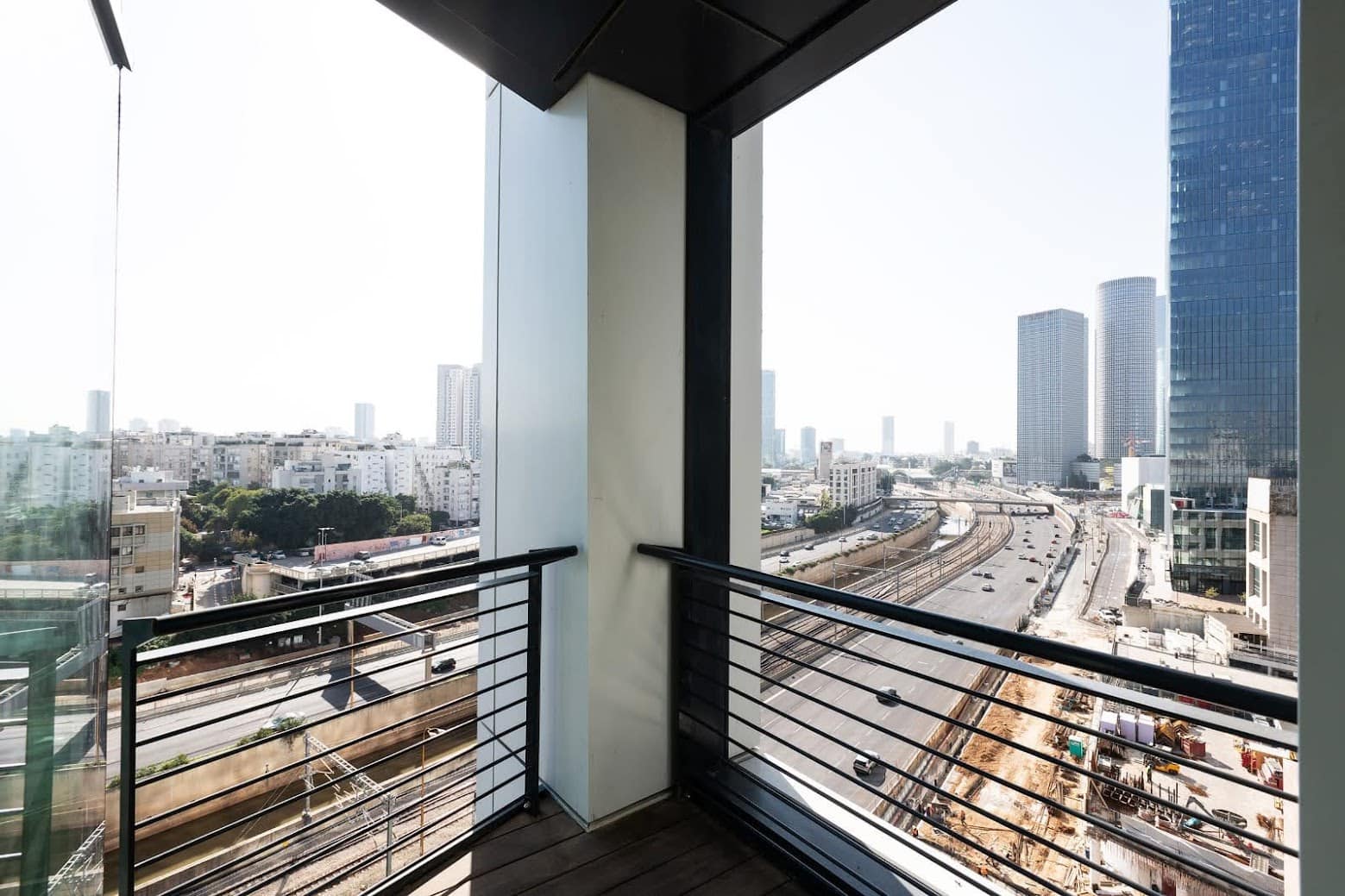 מרפסת שמש מגניבה של המשרד