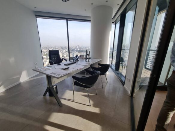 אחד מחדרי עבודה במשרד 106 מ"ר במגדל רסיטל