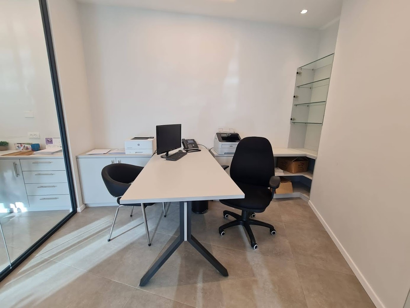 חדר עבודה נוסף במשרד