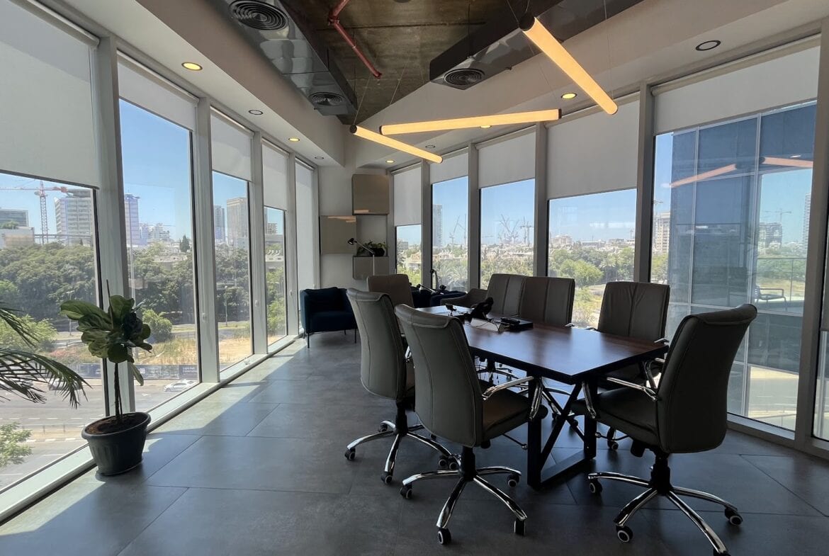 חדר ישיבות במשרד