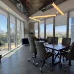 חדר ישיבות במשרד