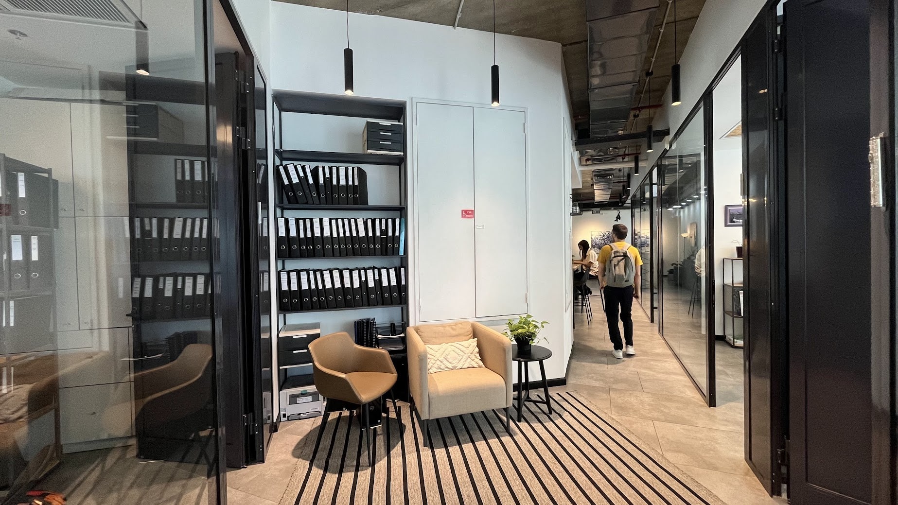 אזור קבלה- פינת ישיבה והמתנה