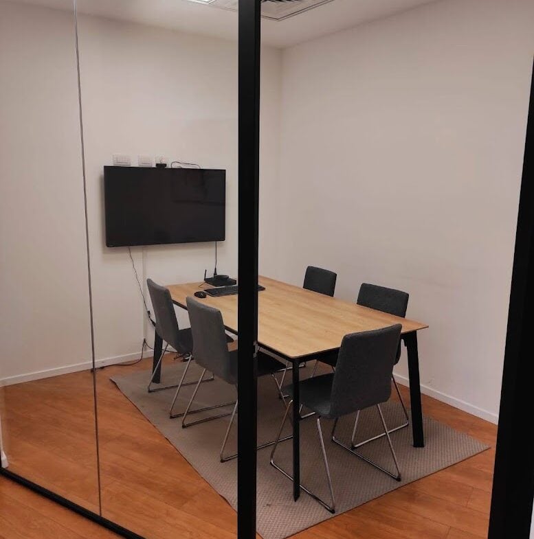 חדר עבודה/ חדר ישיבות