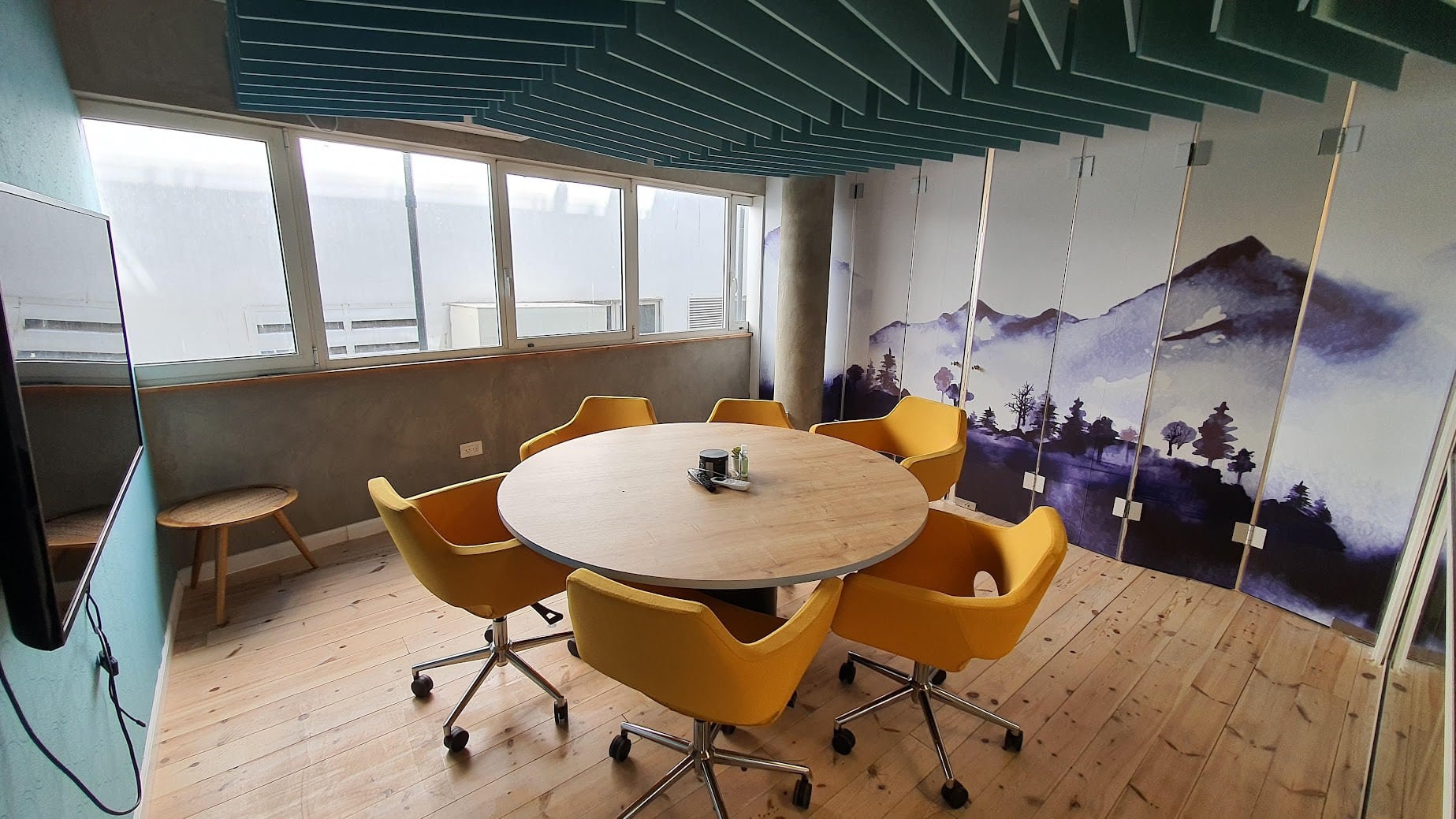 חדר ישיבות קטן במשרד