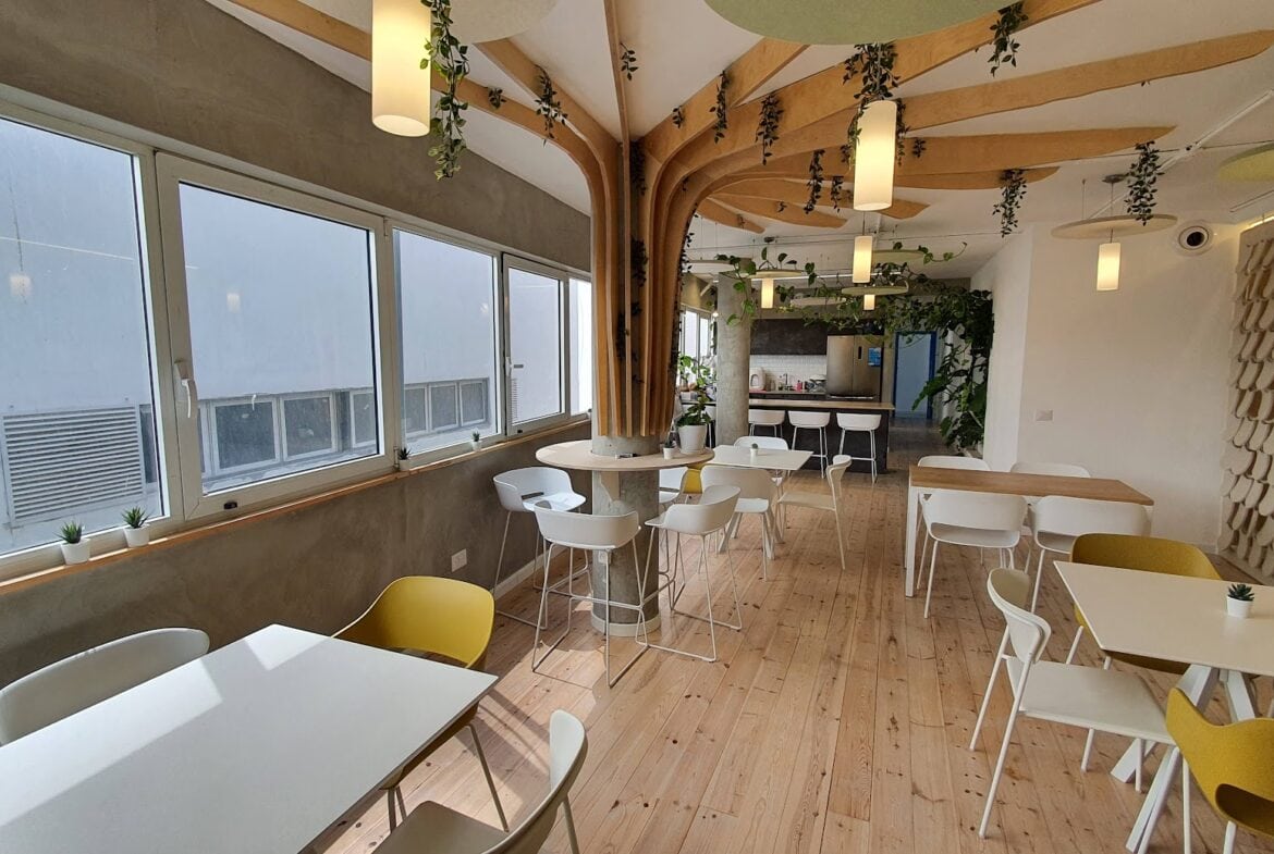 מטבח עם פינות אוכל