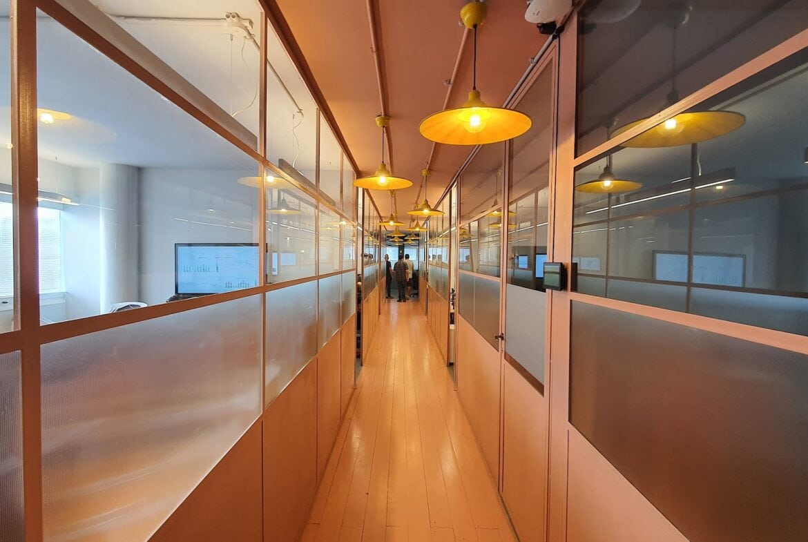 מבט כללי- מסדרון וכניסה לחדרים