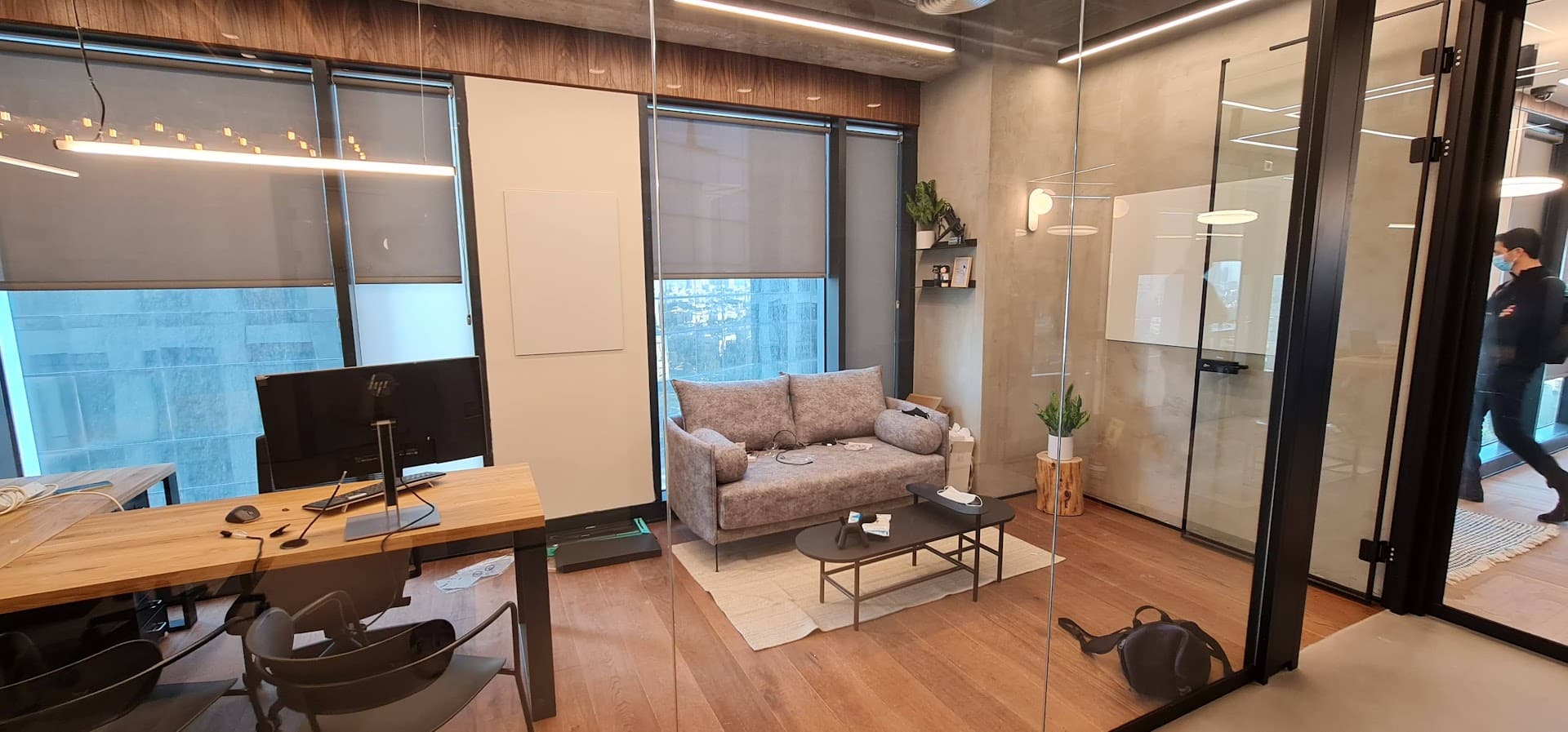 אחד מחדרי עבודה/ משרד אישי