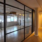 אחד מחדרי עבודה במשרד