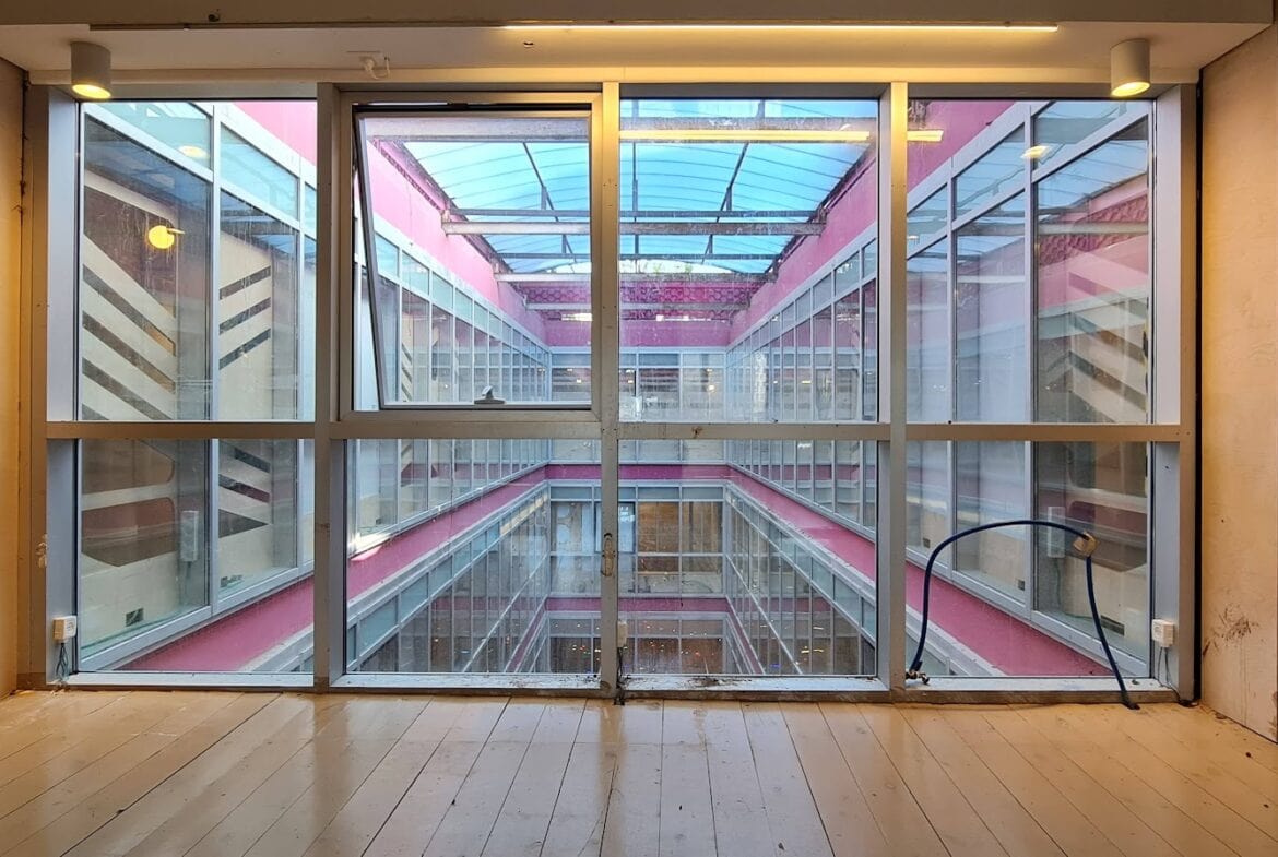 מבט כללי, אזורי אופן ספייס והבניין עצמו