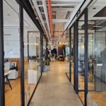 חלוקה לחדרי צוות וחדרי עבודה