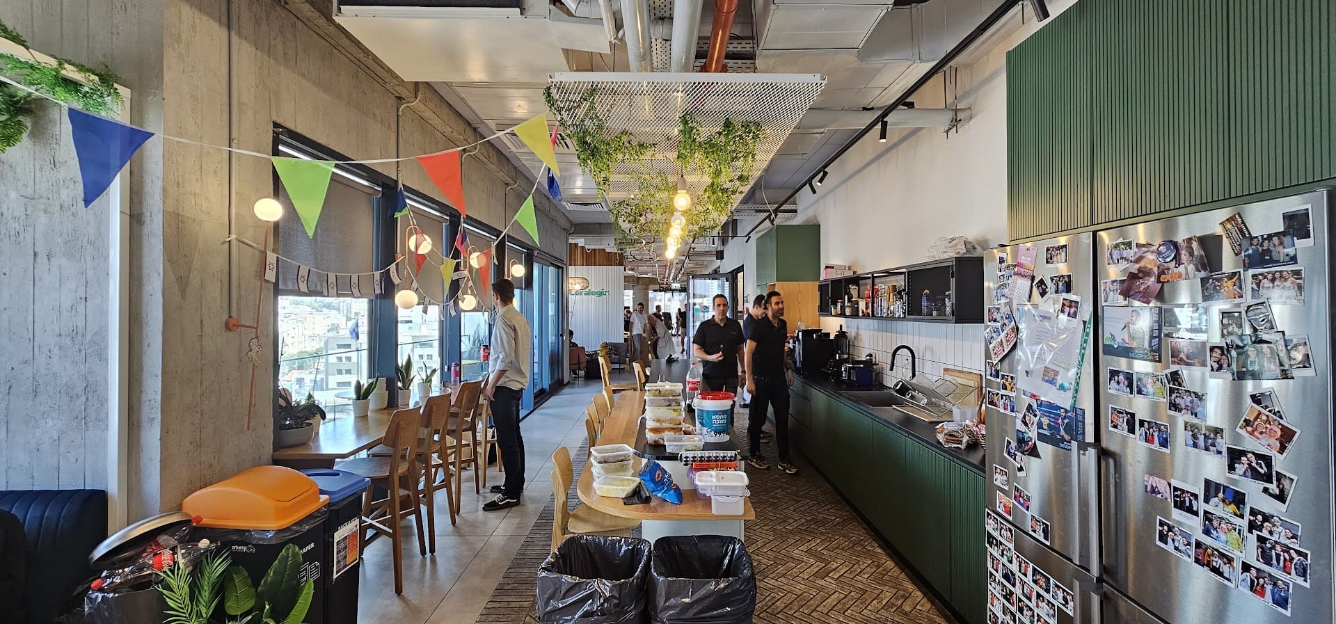 מטבח עם פינות אוכל