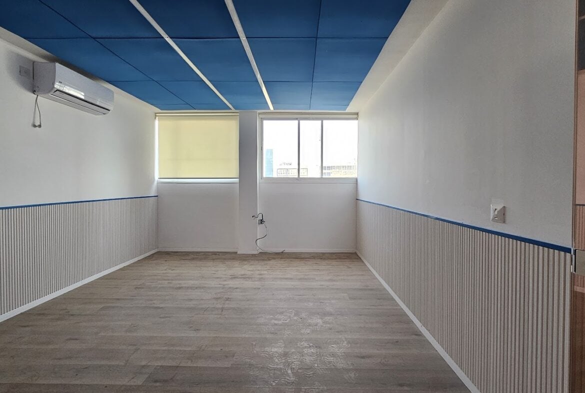 אחד מחדרי צוות במשרד