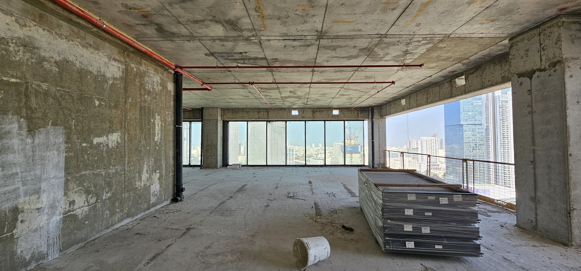 משרדים חדשים מגדל איסט אנד