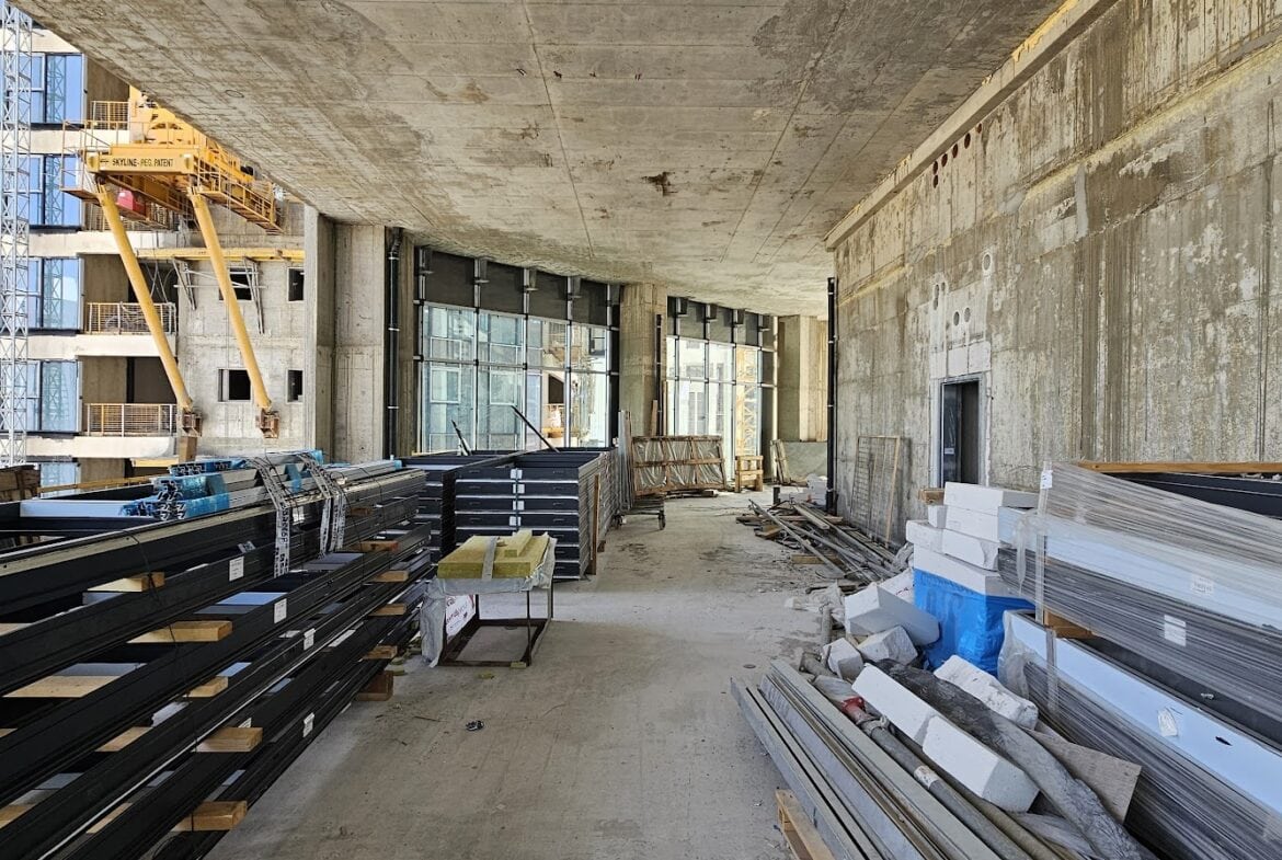 איסט אנד 1260 מטר