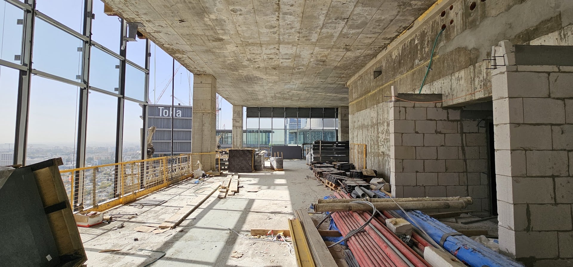 איסט אנד 1260 מטר