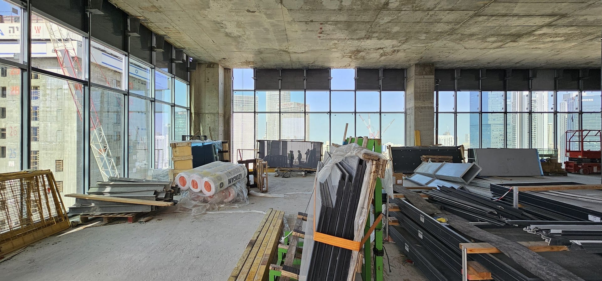 איסט אנד 1260 מטר