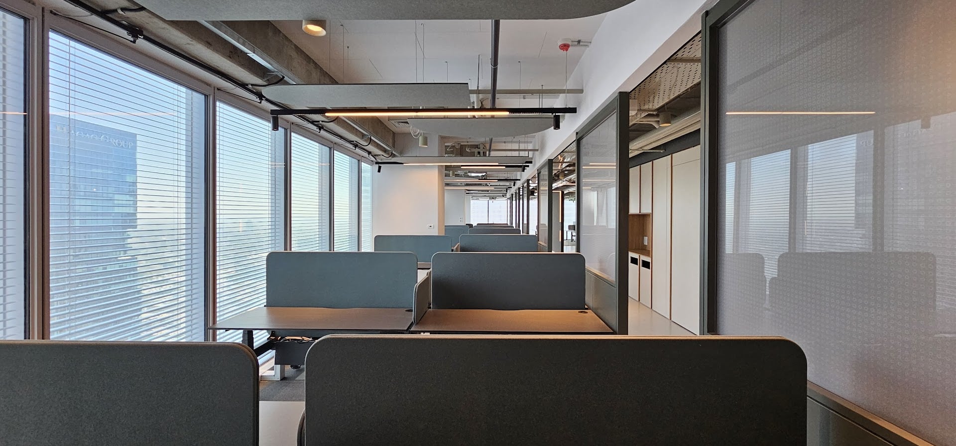 אחד מאזורי אופן ספייס עם עמדות עבודה