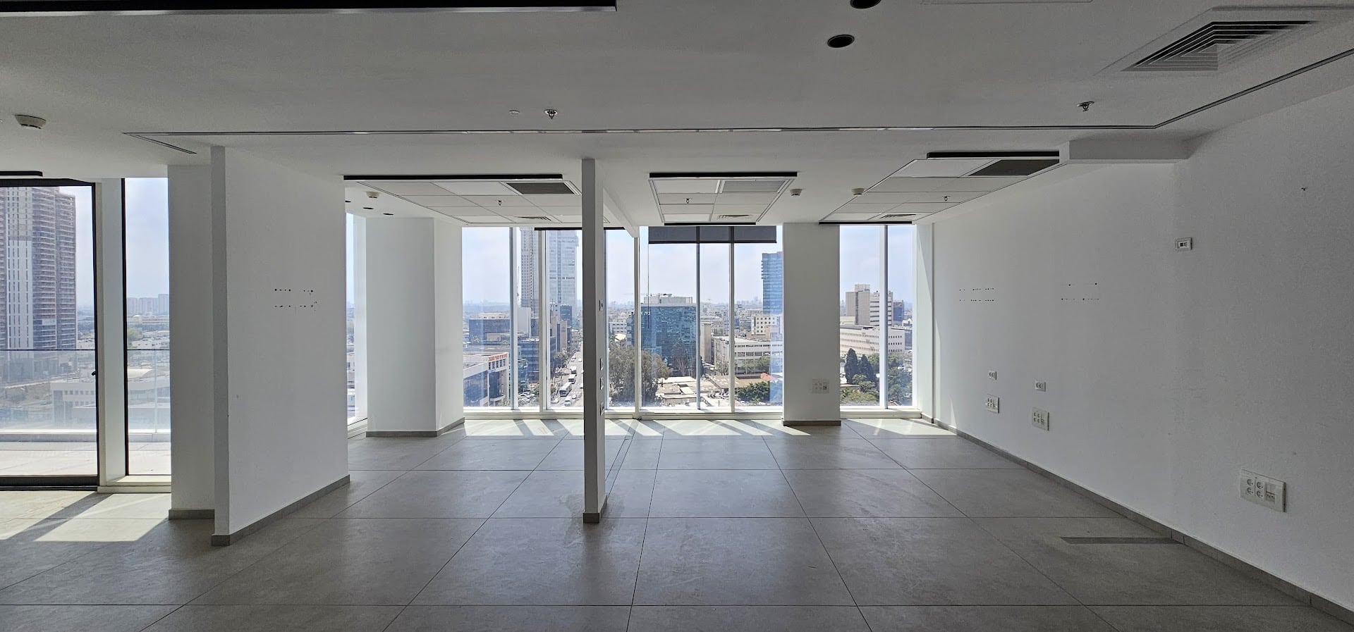 מבט כללי- אופן ספייס ונוף מהמשרד