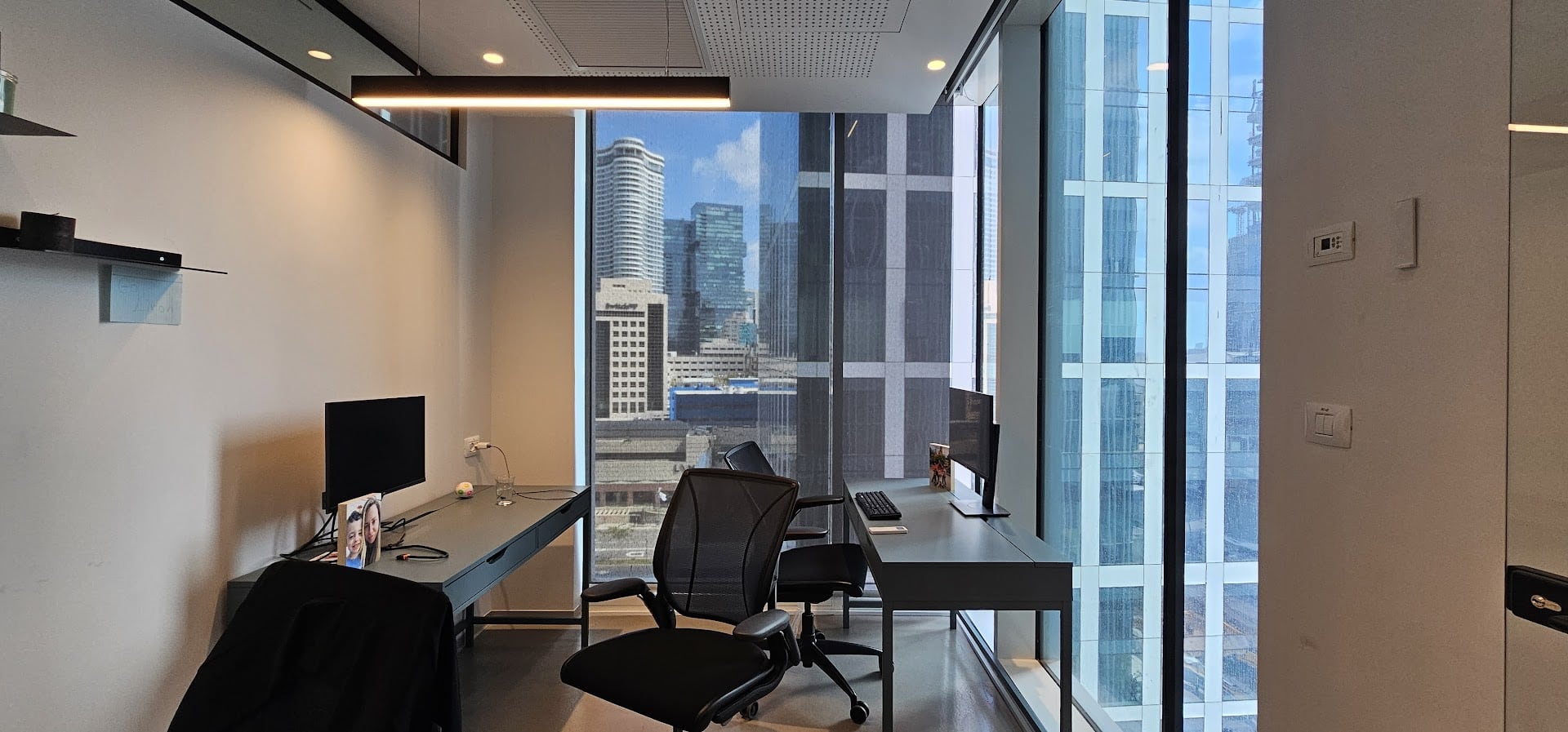 חדר עבודה זוגי / יחיד במשרד