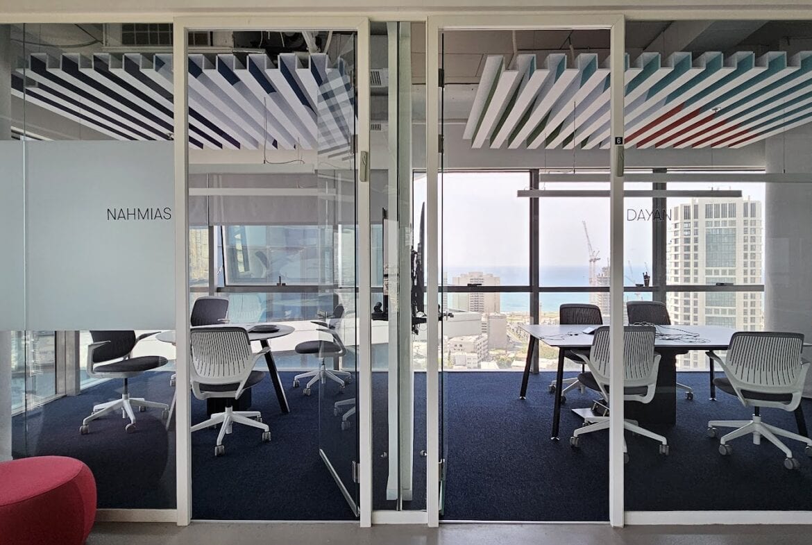 חדרי עבודה במשרד