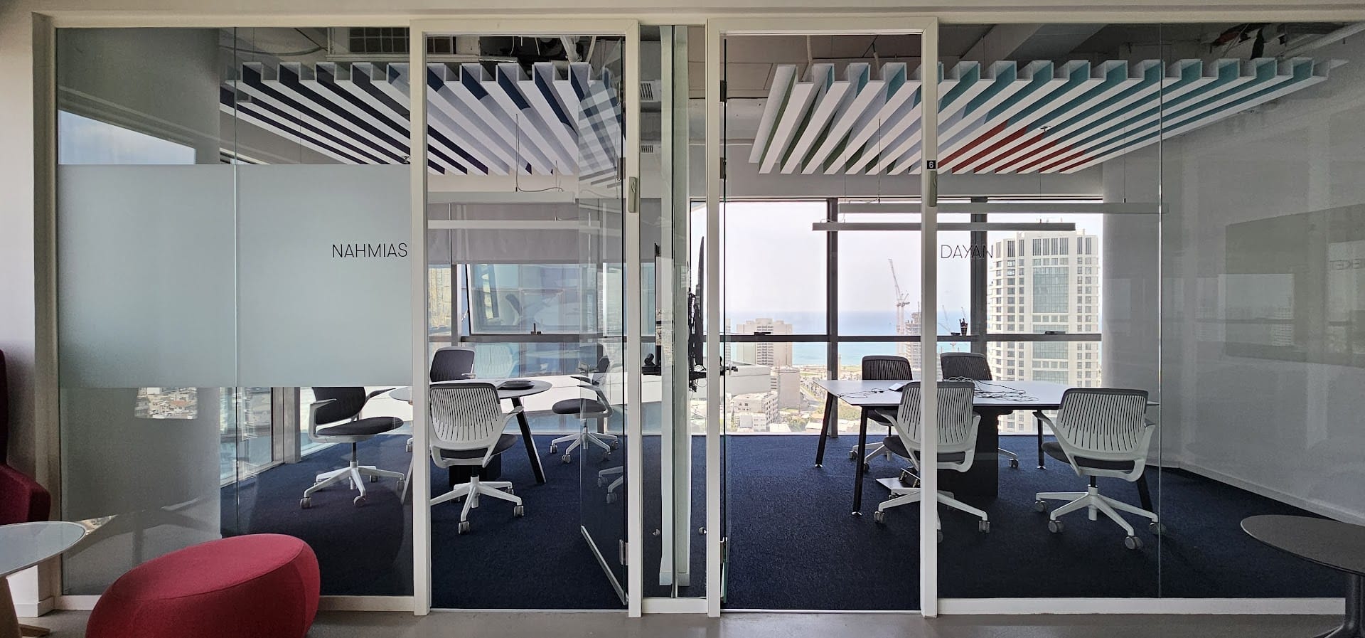 חדרי עבודה במשרד