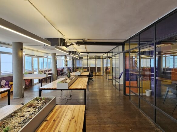 חלוקה לחדרי עבודה ואזור אופן ספייס