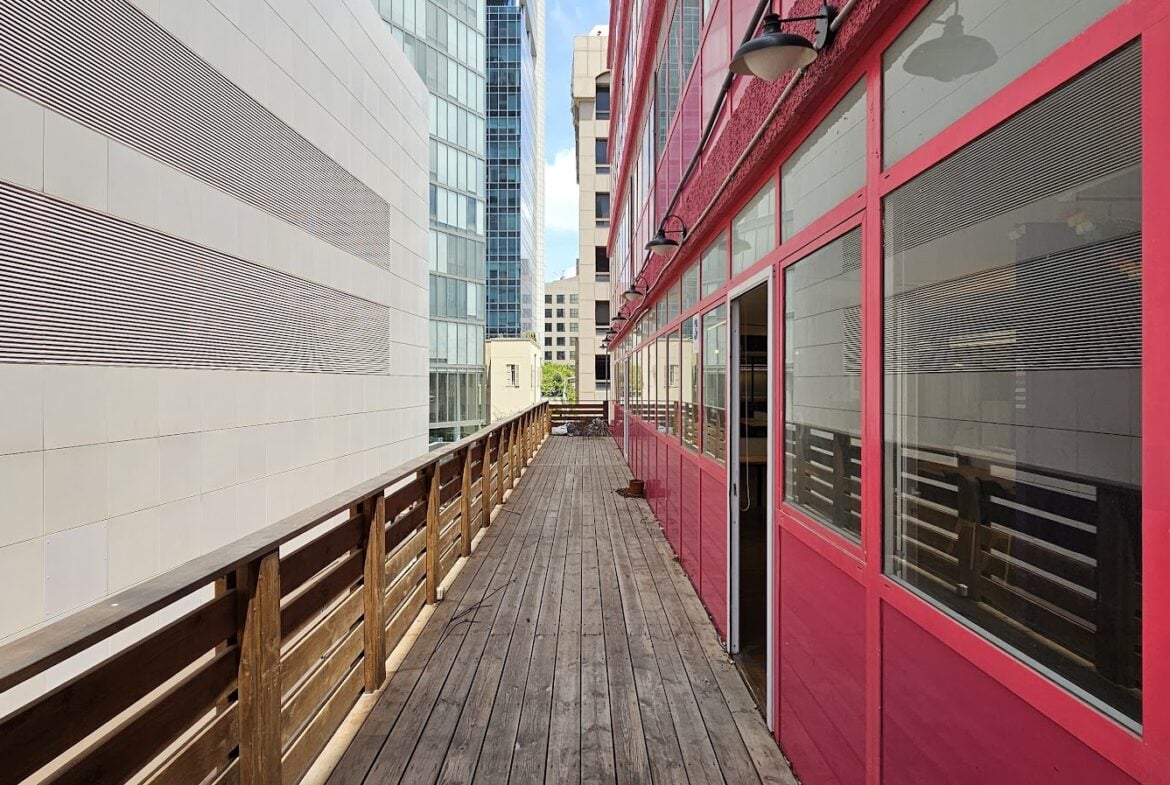 מרפסת פרטית