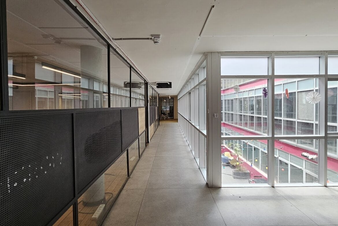 מבט כללי- קירות ומסדרון