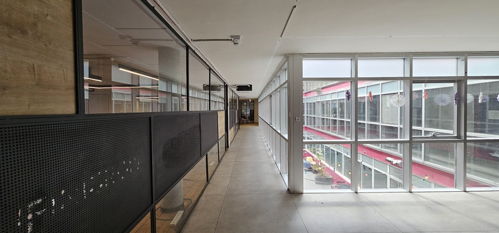 מבט כללי- קירות ומסדרון