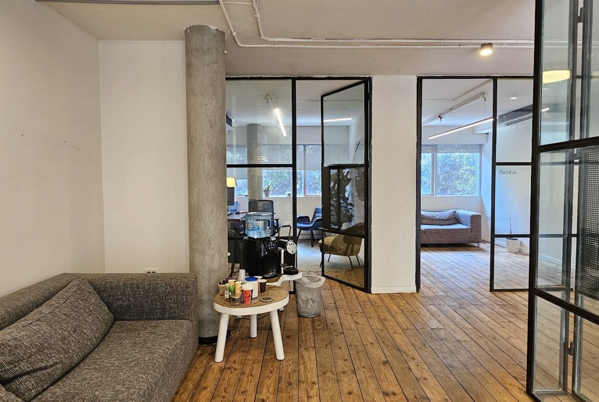 פינת ישיבה וחלוקה לחדרים