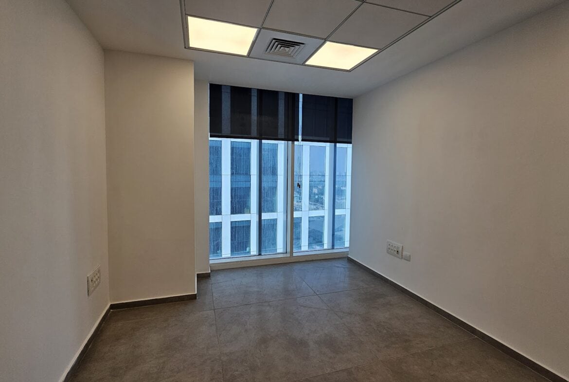 אחד מחדרי עבודה במשרד